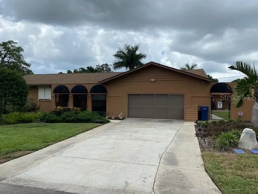 4715 7th Avenue W Bradenton FL 34209