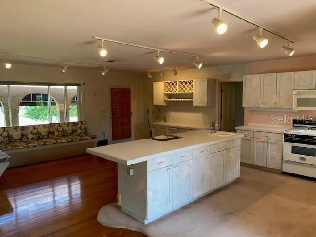 4715 7th Avenue W Bradenton FL 34209