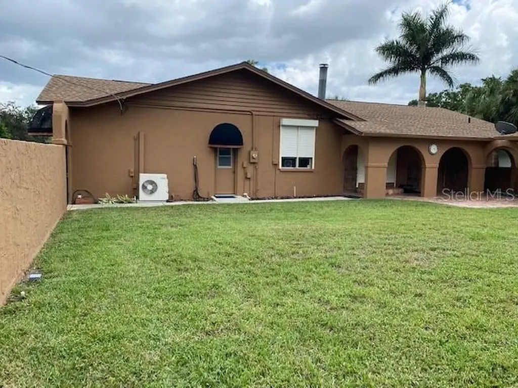 4715 7th Avenue W Bradenton FL 34209