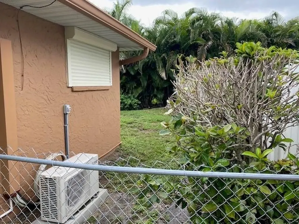 4715 7th Avenue W Bradenton FL 34209