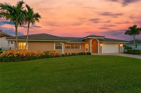 2054 Illinois Avenue NE St Petersburg FL 33703