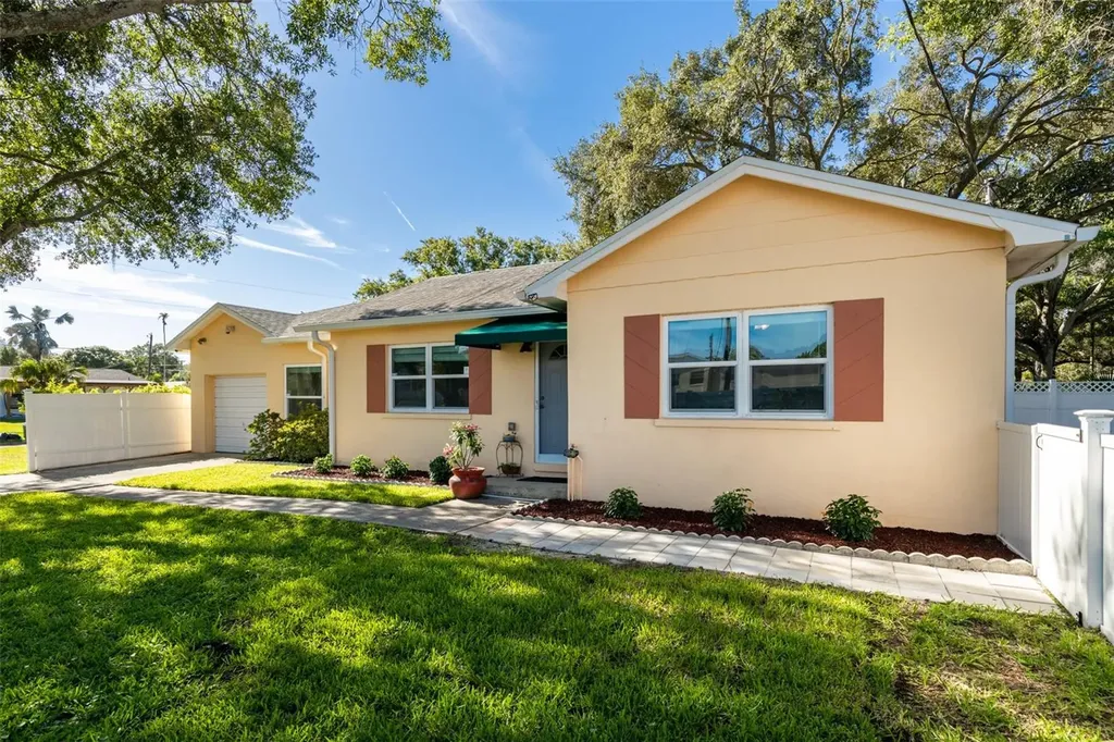 6913 S Shamrock Road Tampa FL 33616