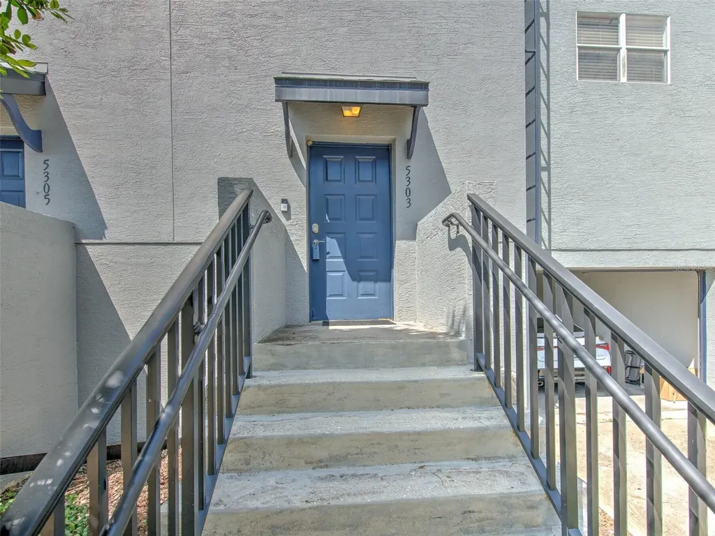 5303 Escena Court Tampa FL 33611