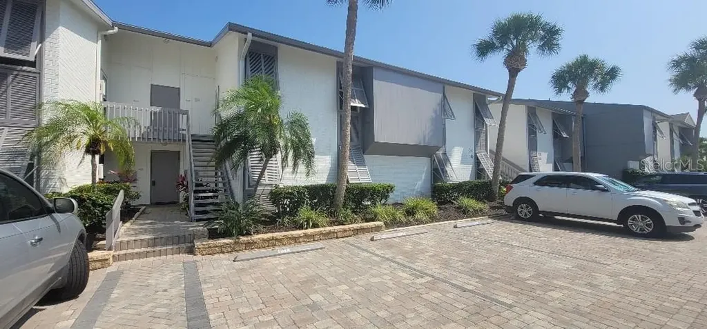 1046 W Peppertree Lane Sarasota FL 34242
