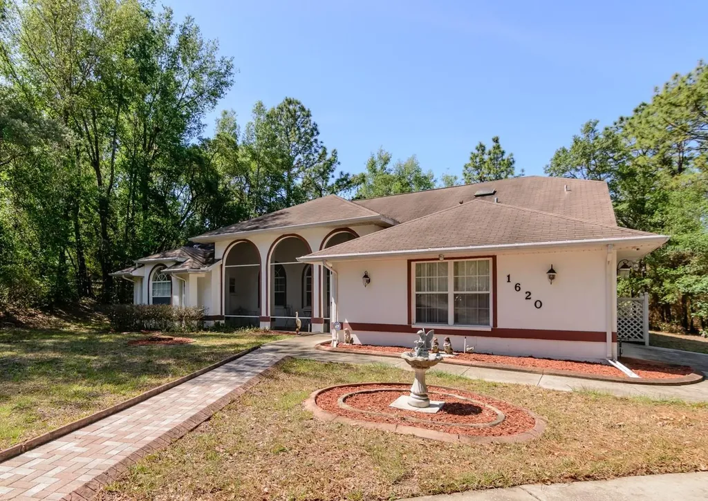 1620 E Henniker Court Inverness FL 34453