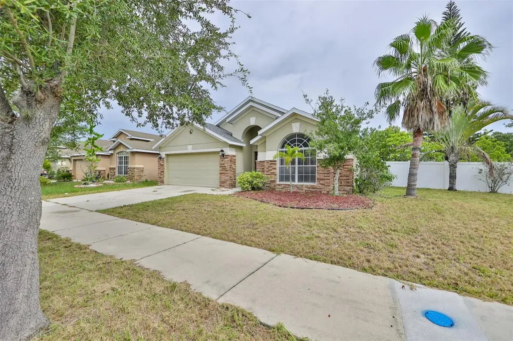812 Barclay Wood Drive Ruskin FL 33570