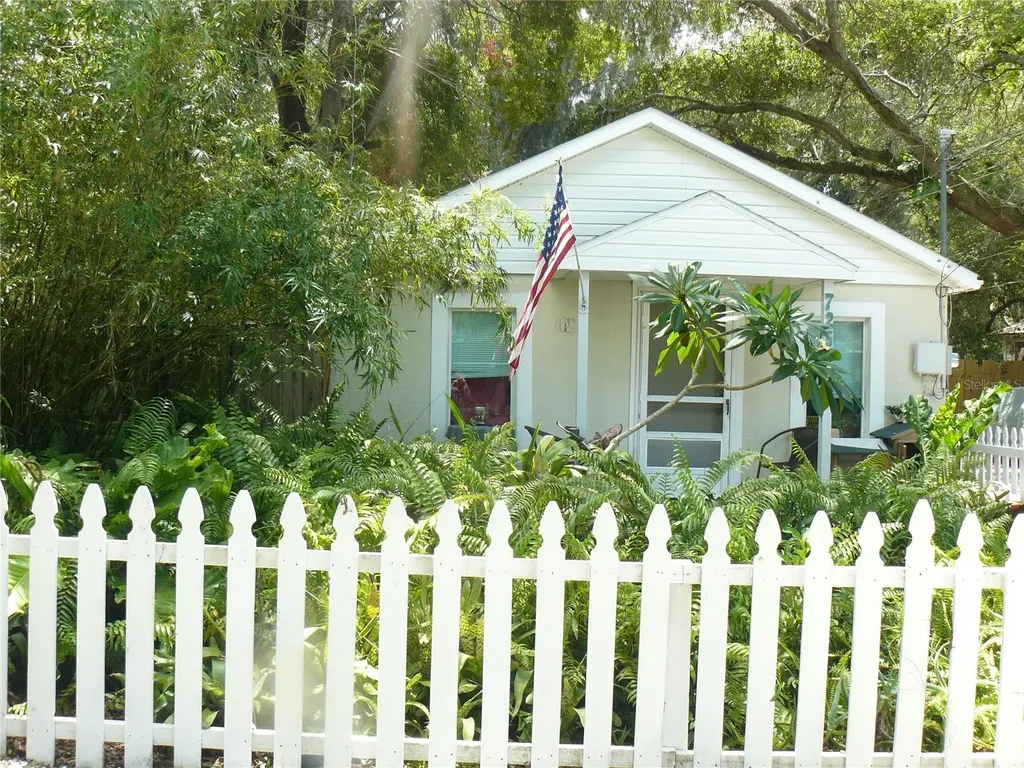 725 New York Street Clearwater FL 33756