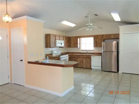 851 Village Lake Drive N Deland FL 32724