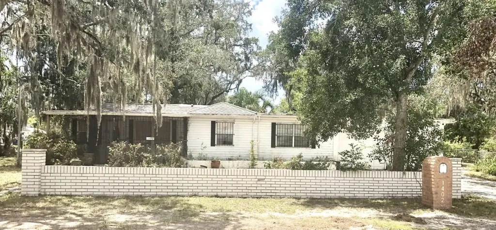 1402 W Hiawatha Street Tampa FL 33604