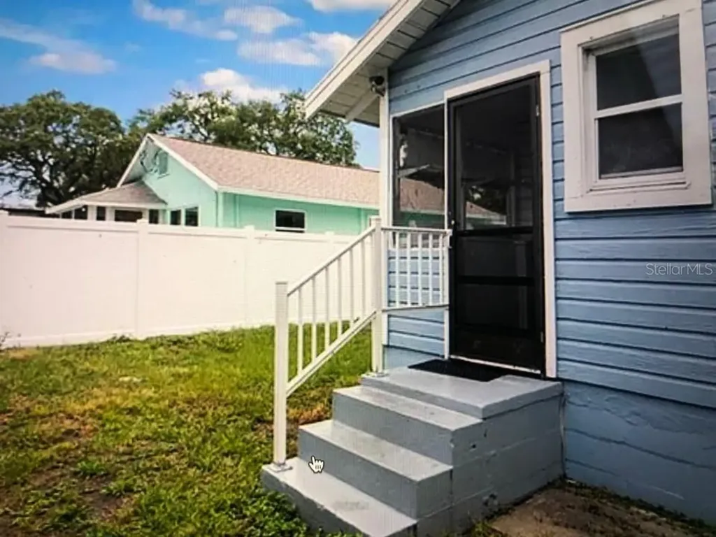 941 Lakeview Road Clearwater FL 33756