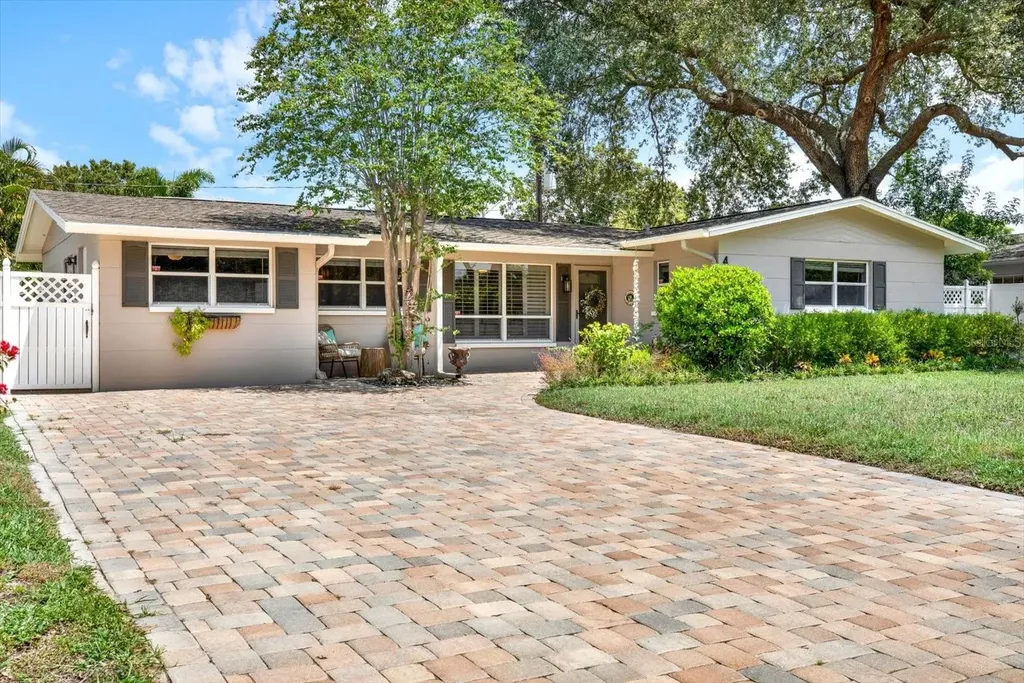 4607 W Clifford Street Tampa FL 33611