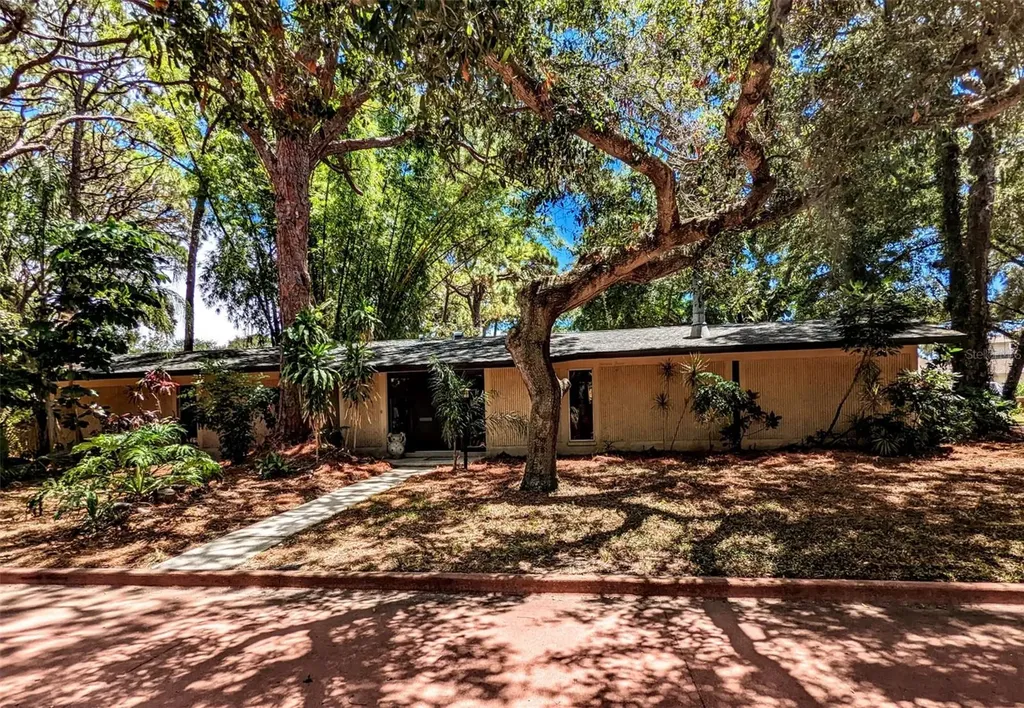 1320 Serpentine Drive S St Petersburg FL 33705