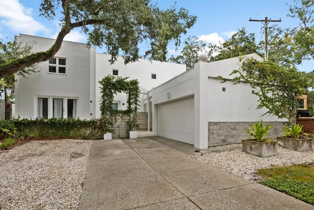 2701 Chambray Lane Tampa FL 33611
