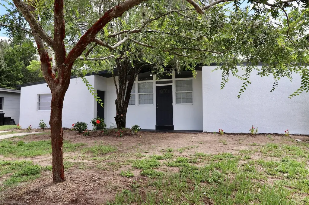 1127 Dogwood Avenue Tampa FL 33613