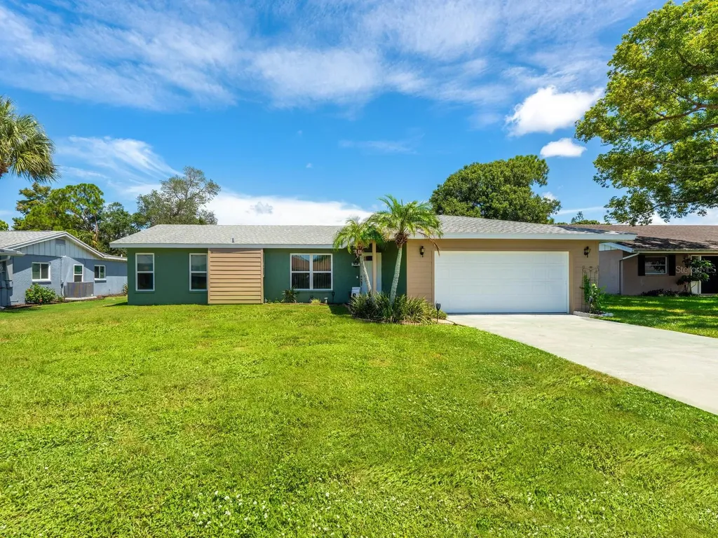909 Ponderosa Pine Lane Sarasota FL 34243
