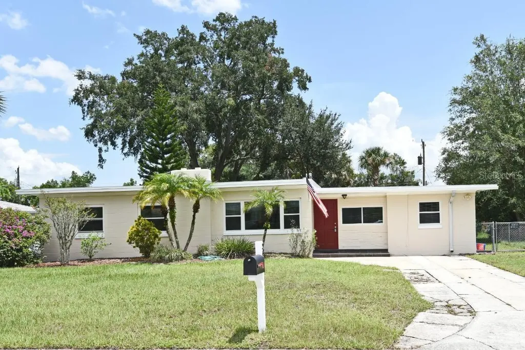 2435 S Myrtle Avenue Sanford FL 32771