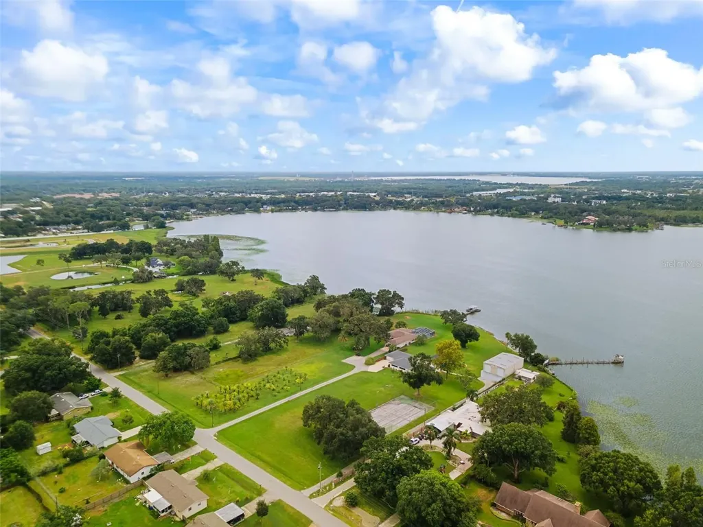 206 Lake Gibson Lane Lakeland FL 33809
