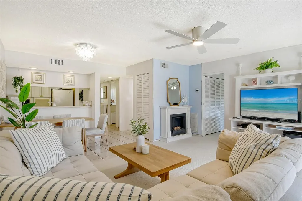 4616 Ringwood Meadow Sarasota FL 34235