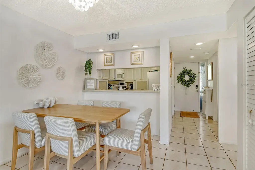 4616 Ringwood Meadow Sarasota FL 34235