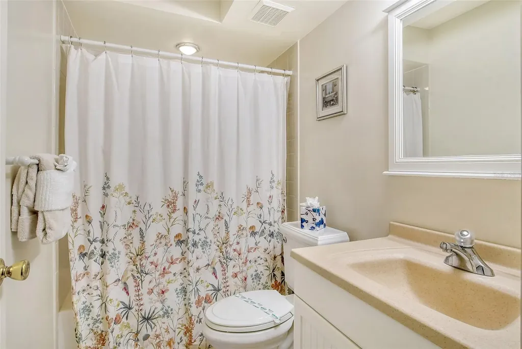 4616 Ringwood Meadow Sarasota FL 34235