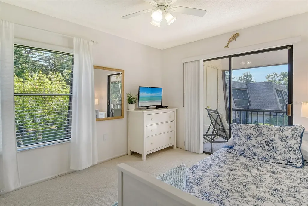 4616 Ringwood Meadow Sarasota FL 34235