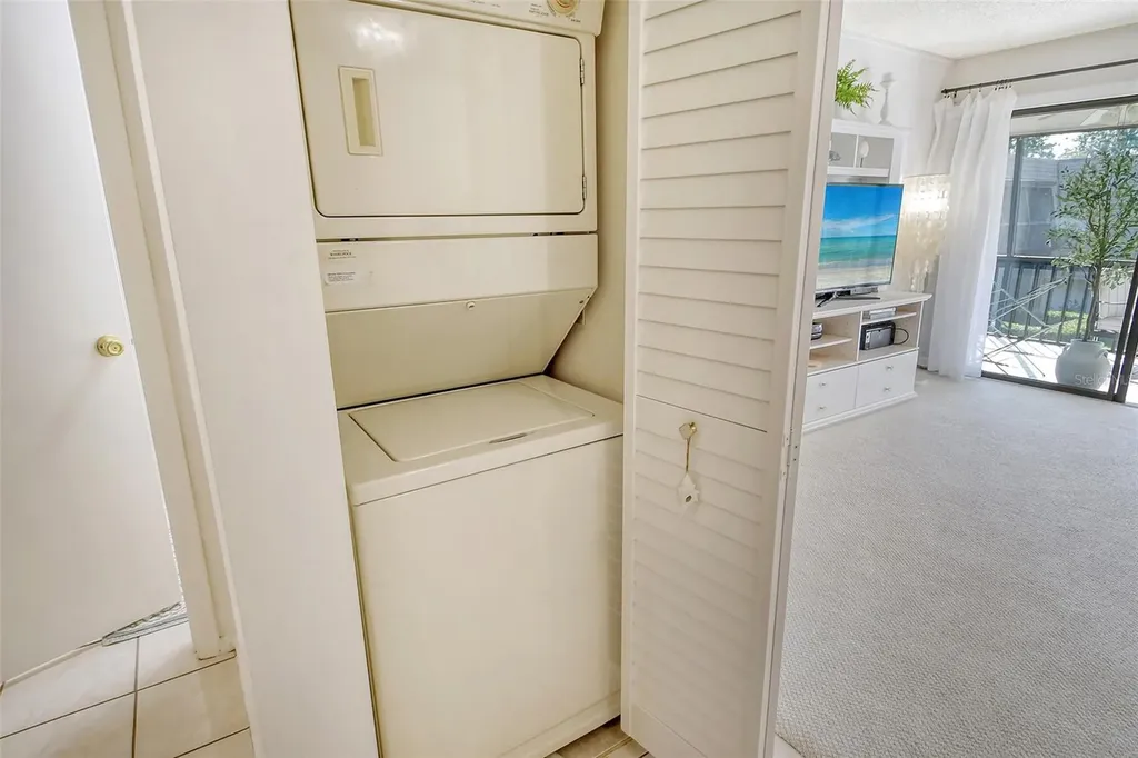 4616 Ringwood Meadow Sarasota FL 34235