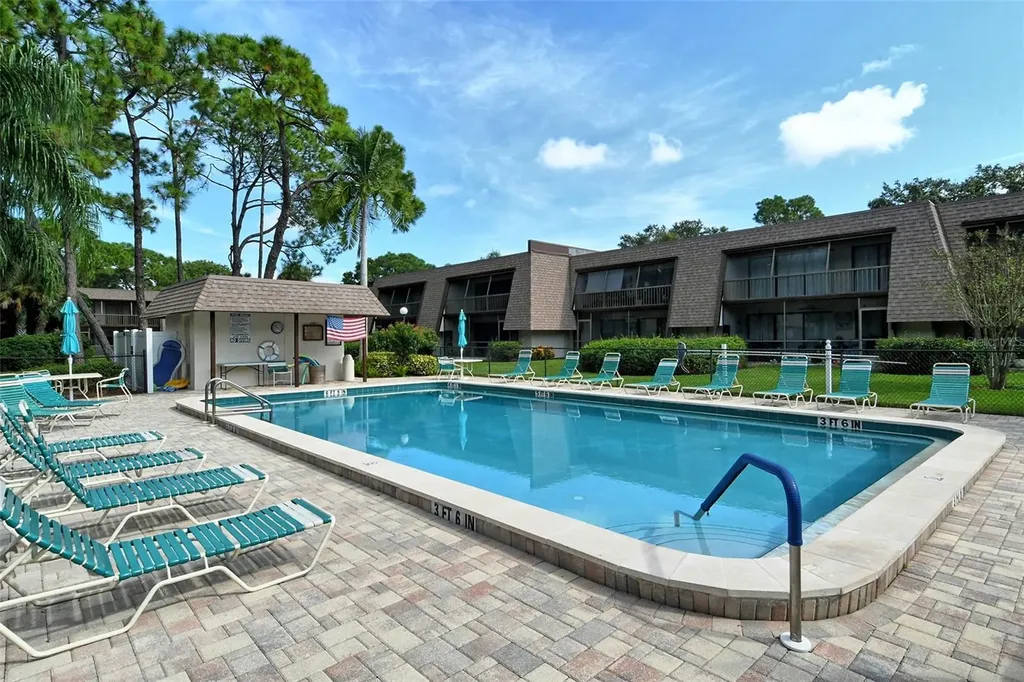 4616 Ringwood Meadow Sarasota FL 34235