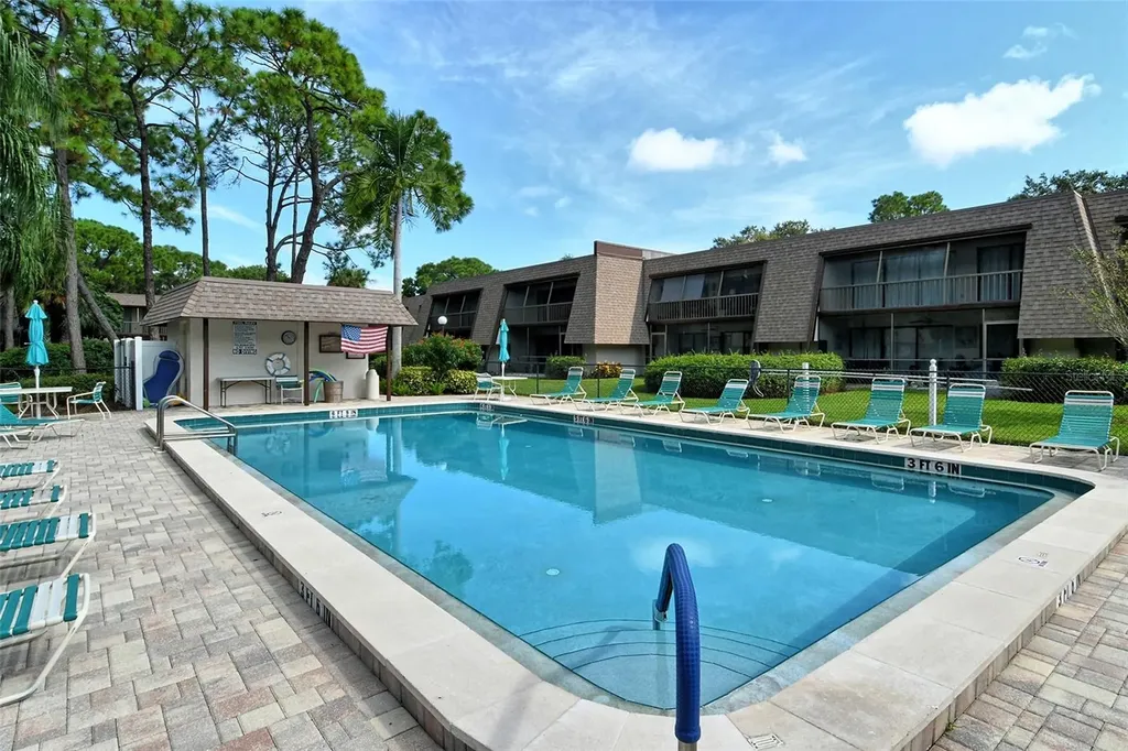 4616 Ringwood Meadow Sarasota FL 34235