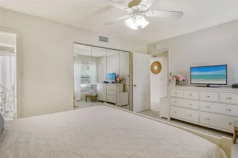 4616 Ringwood Meadow Sarasota FL 34235