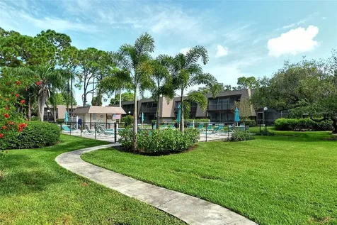 4616 Ringwood Meadow Sarasota FL 34235