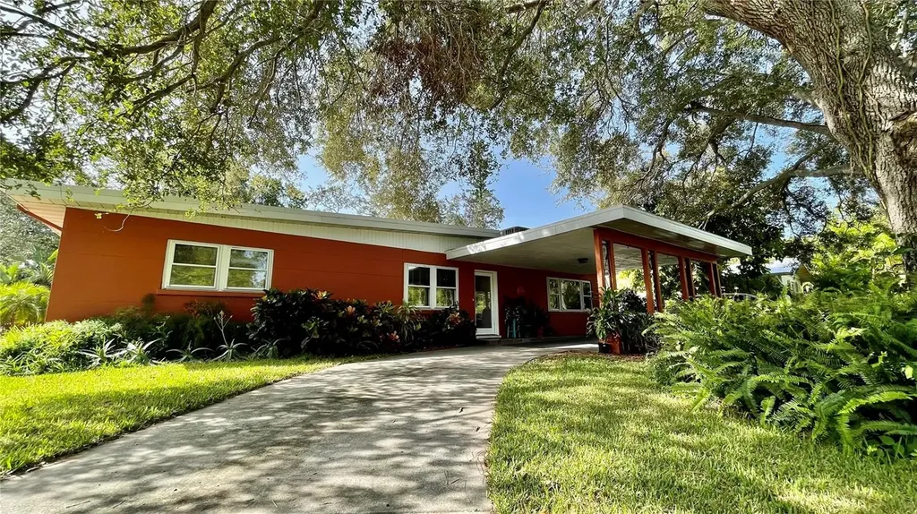 126 Holly Avenue Sarasota FL 34243