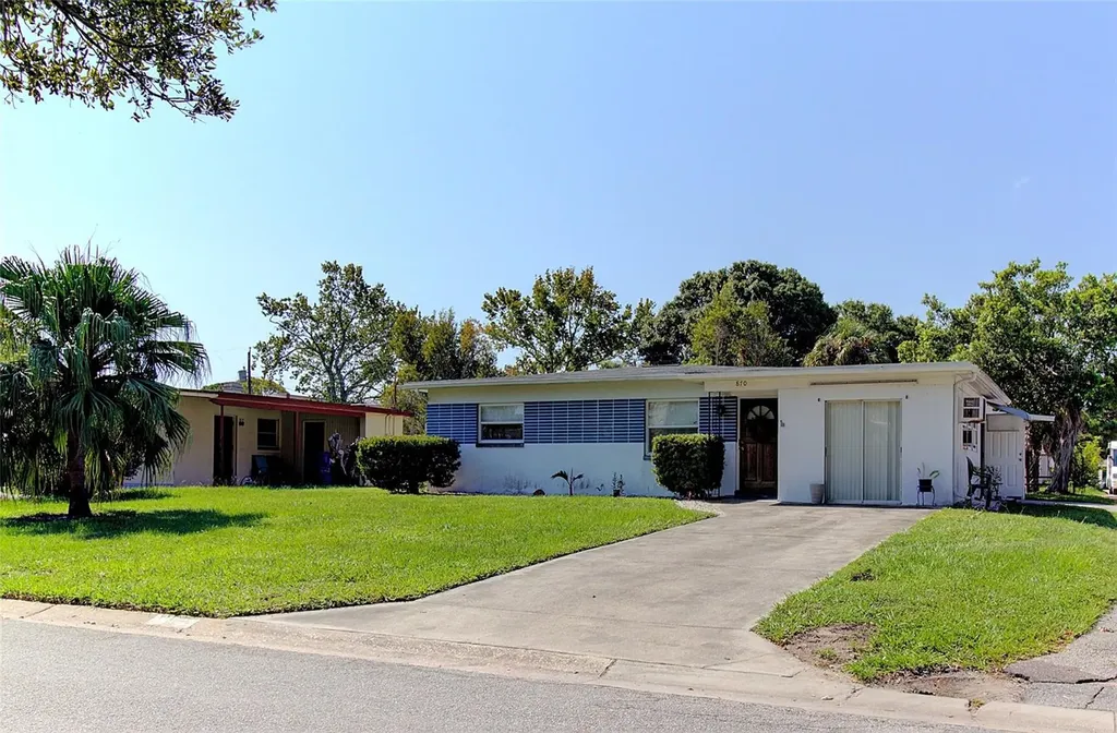 870 87th Avenue N St Petersburg FL 33702