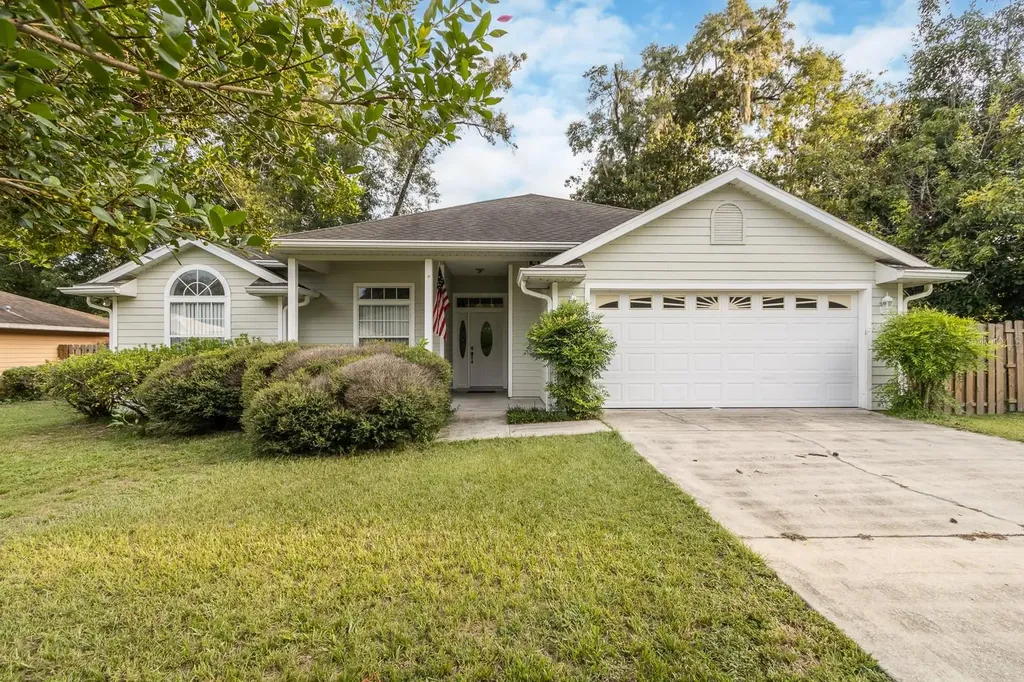 24067 NW 3rd Avenue Newberry FL 32669