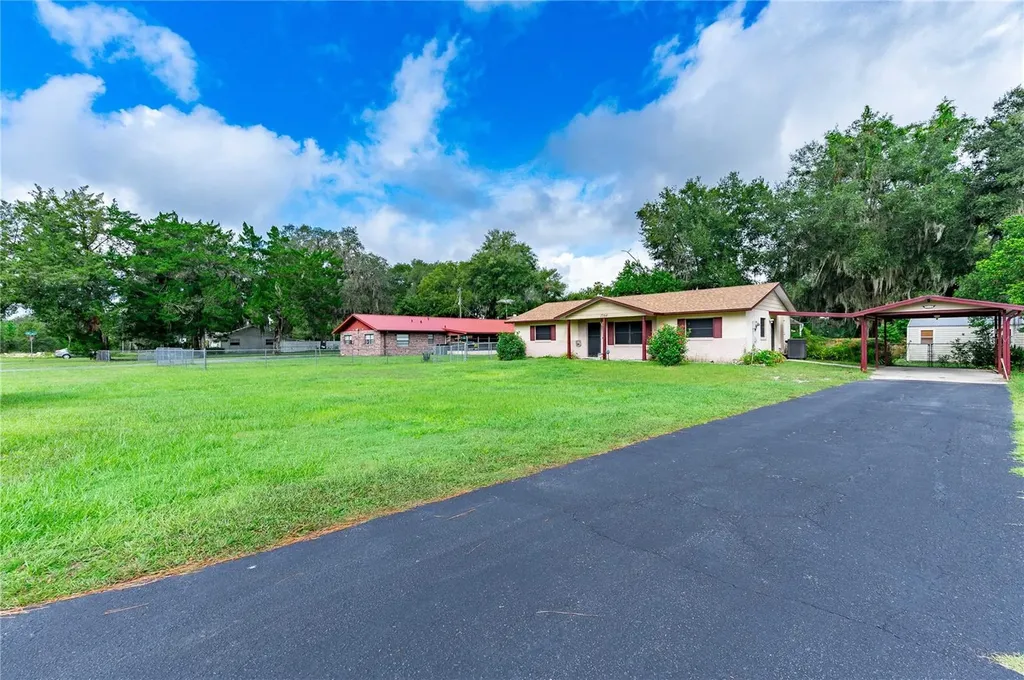 1364 Cr 440 Lake Panasoffkee FL 33538