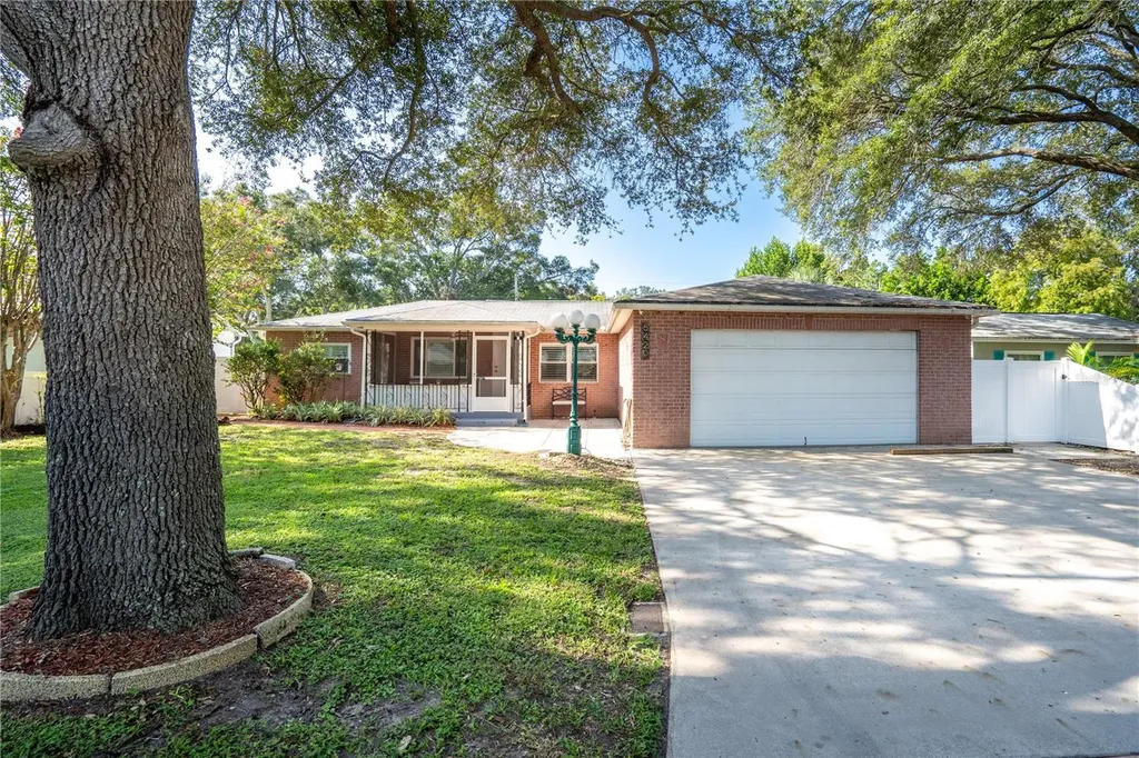 5420 43rd Avenue N St Petersburg FL 33709