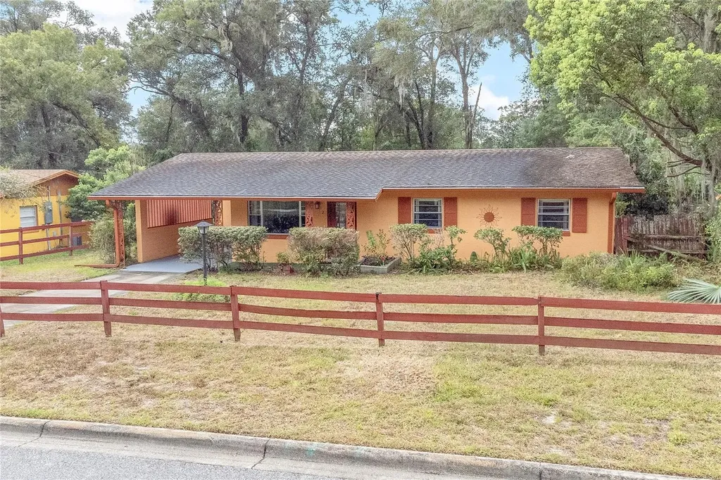 812 W Franklin Avenue Deland FL 32720