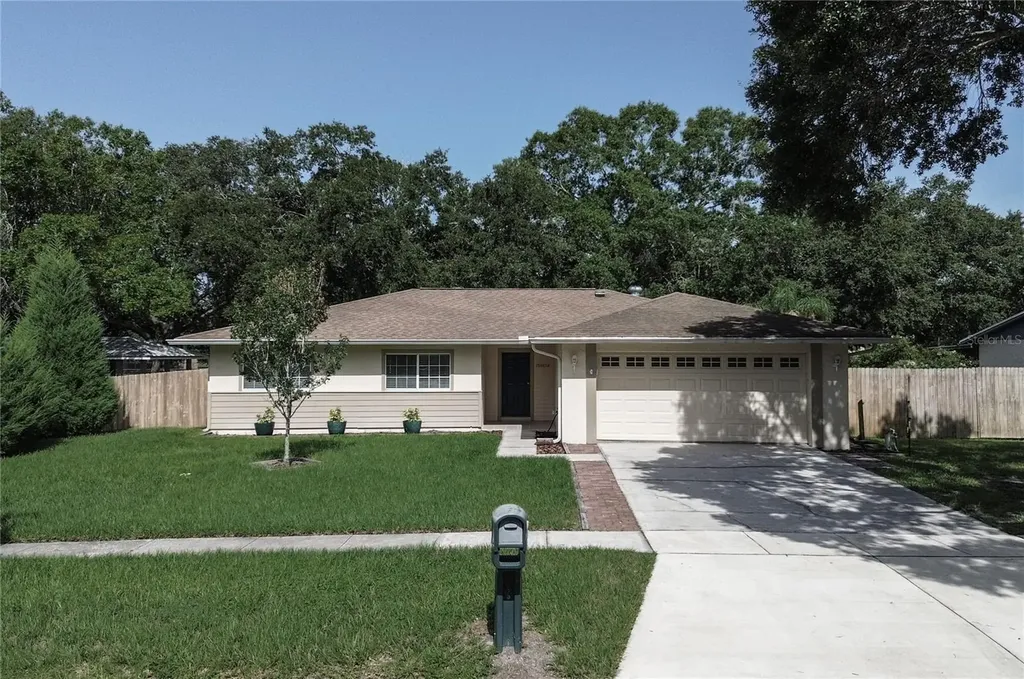 15802 Country Lake Drive Tampa FL 33624