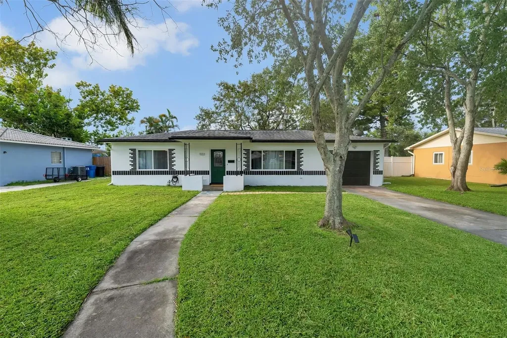 1122 Kingsboro Drive N St Petersburg FL 33702