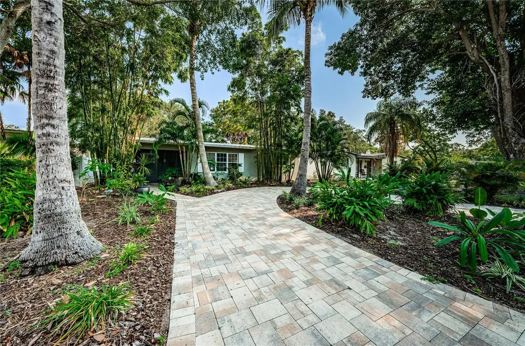 831 39th Avenue NE St Petersburg FL 33703