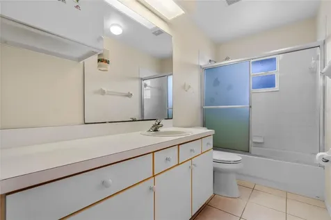 5717 King James Avenue Leesburg FL 34748