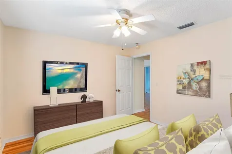 5717 King James Avenue Leesburg FL 34748