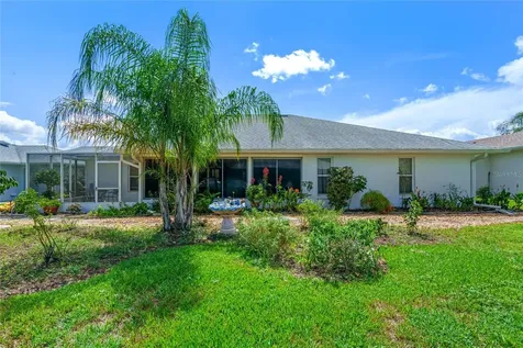 5717 King James Avenue Leesburg FL 34748