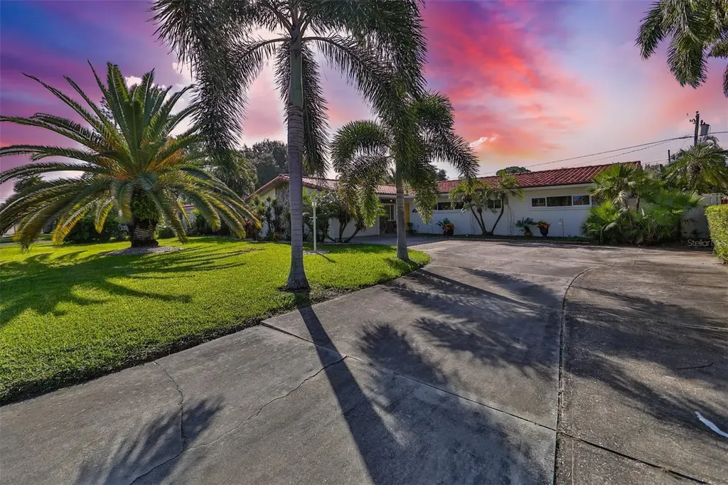 6642 10th Avenue N St Petersburg FL 33710
