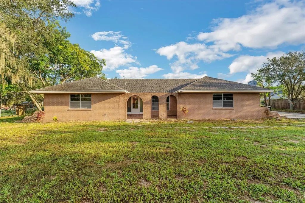 8825 Oakwood Drive Lake Wales FL 33898