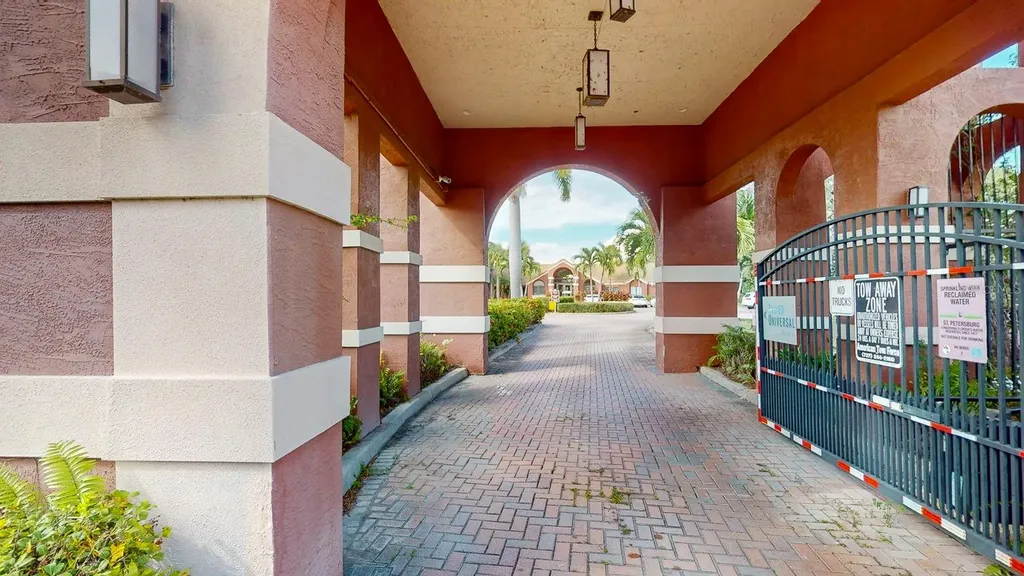 10265 Gandy Boulevard N St Petersburg FL 33702