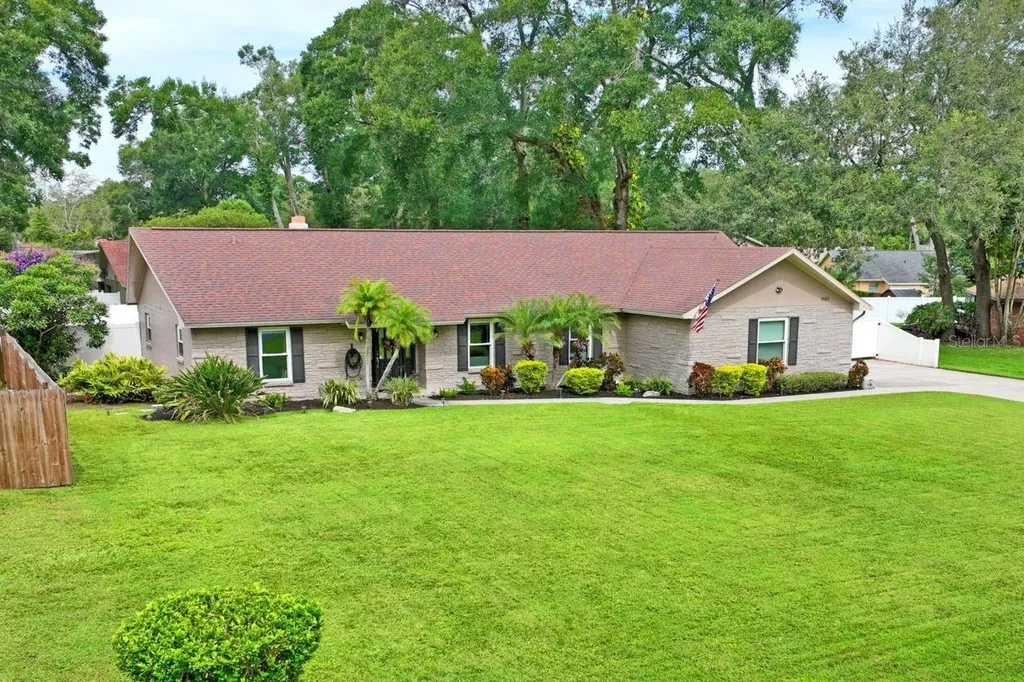 1805 N Waterman Drive Valrico FL 33594