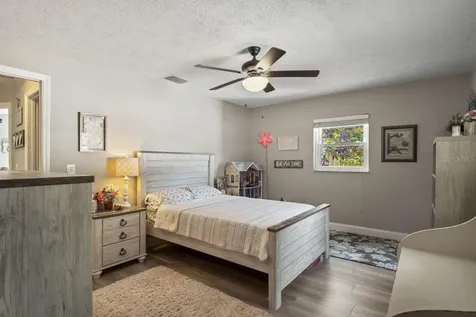 1805 N Waterman Drive Valrico FL 33594