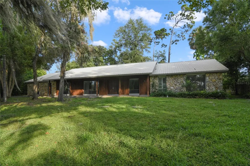1136 Gatlin Avenue Orlando FL 32806
