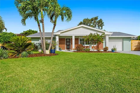11529 47th Avenue N St Petersburg FL 33708