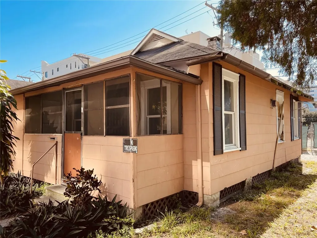 10 Rhoda Court S St Petersburg FL 33701